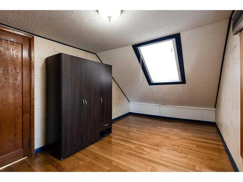 176 1 Street Sw, Medicine Hat, AB - Indoor Photo Showing Other Room