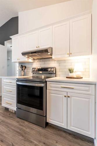 24 Terrace Place Ne, Medicine Hat, AB - Indoor Photo Showing Kitchen