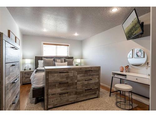 24 Terrace Place Ne, Medicine Hat, AB - Indoor Photo Showing Bedroom