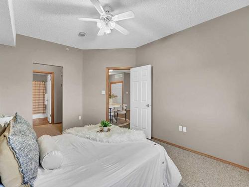 415-194 Sunrise Circle Sw, Medicine Hat, AB - Indoor Photo Showing Bedroom