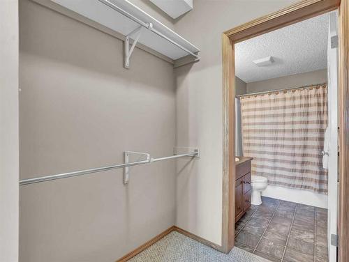 415-194 Sunrise Circle Sw, Medicine Hat, AB - Indoor With Storage