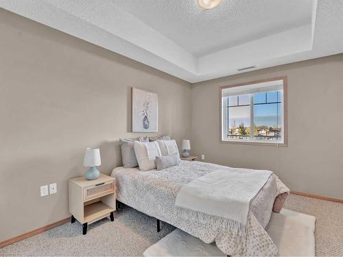 415-194 Sunrise Circle Sw, Medicine Hat, AB - Indoor Photo Showing Bedroom