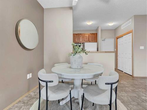 415-194 Sunrise Circle Sw, Medicine Hat, AB - Indoor Photo Showing Dining Room