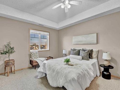 415-194 Sunrise Circle Sw, Medicine Hat, AB - Indoor Photo Showing Bedroom