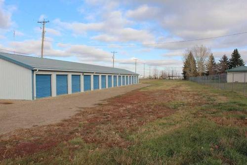 205 South Railway Avenue East, Bow Island, AB 