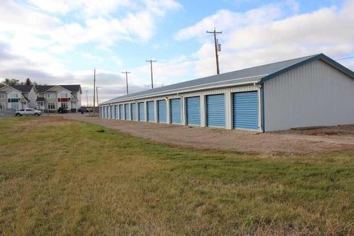 205 South Railway Avenue East, Bow Island, AB 