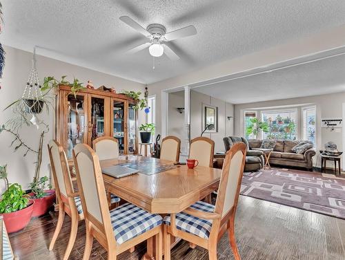 905 Ross Glen Drive Se, Medicine Hat, AB - Indoor Photo Showing Dining Room