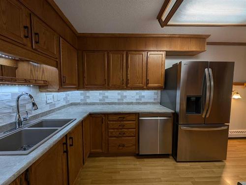 102-3090 15 Avenue Se, Medicine Hat, AB - Indoor Photo Showing Kitchen With Double Sink