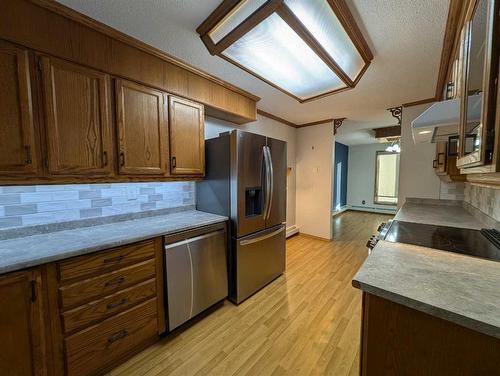 102-3090 15 Avenue Se, Medicine Hat, AB - Indoor Photo Showing Kitchen