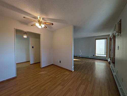 102-3090 15 Avenue Se, Medicine Hat, AB - Indoor Photo Showing Other Room