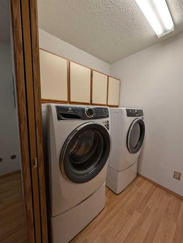 102-3090 15 Avenue Se, Medicine Hat, AB - Indoor Photo Showing Laundry Room