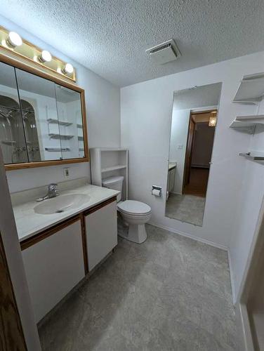 102-3090 15 Avenue Se, Medicine Hat, AB - Indoor Photo Showing Bathroom