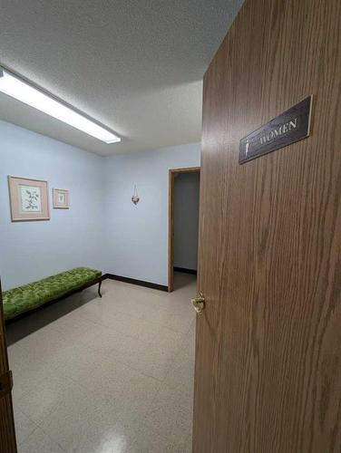 102-3090 15 Avenue Se, Medicine Hat, AB - Indoor Photo Showing Other Room