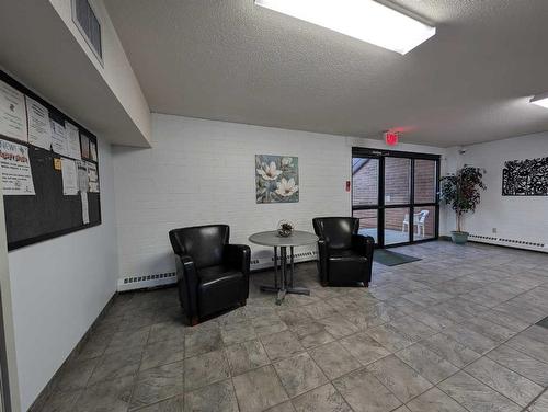 102-3090 15 Avenue Se, Medicine Hat, AB - Indoor Photo Showing Other Room