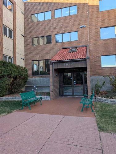 102-3090 15 Avenue Se, Medicine Hat, AB - Outdoor With Exterior