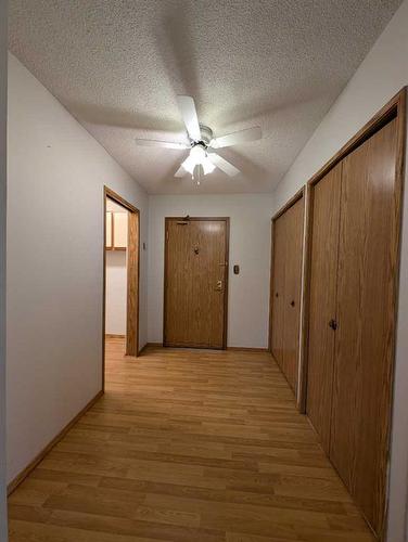 102-3090 15 Avenue Se, Medicine Hat, AB - Indoor Photo Showing Other Room