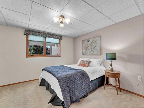 51 Park Meadows Lane Se, Medicine Hat, AB - Indoor Photo Showing Bedroom