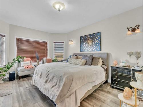 115 Terrace View Ne, Medicine Hat, AB - Indoor Photo Showing Bedroom