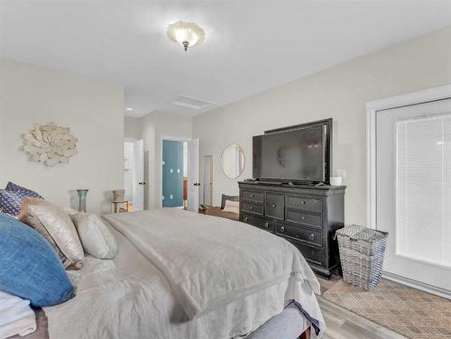 115 Terrace View Ne, Medicine Hat, AB - Indoor Photo Showing Bedroom