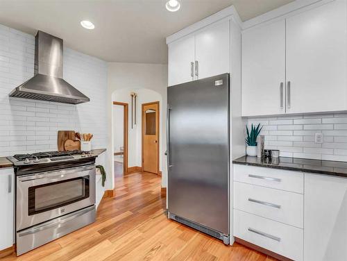 144 2 Street Sw, Medicine Hat, AB - Indoor Photo Showing Kitchen With Stainless Steel Kitchen