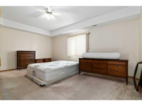 219A-278 Park Meadows Drive Se, Medicine Hat, AB - Indoor Photo Showing Bedroom