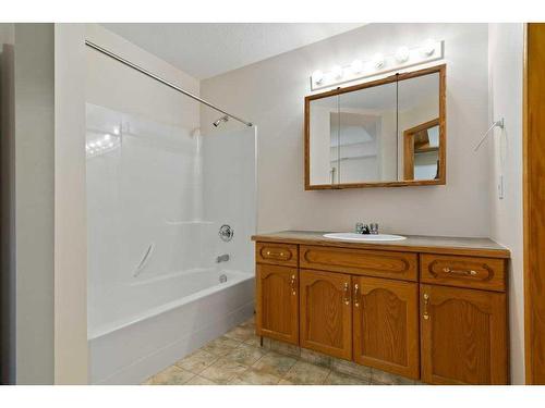 219A-278 Park Meadows Drive Se, Medicine Hat, AB - Indoor Photo Showing Bathroom