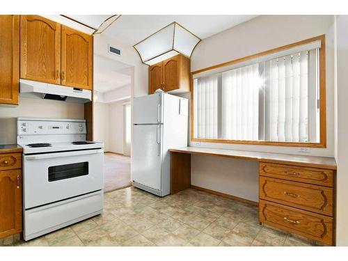 219A-278 Park Meadows Drive Se, Medicine Hat, AB - Indoor Photo Showing Kitchen