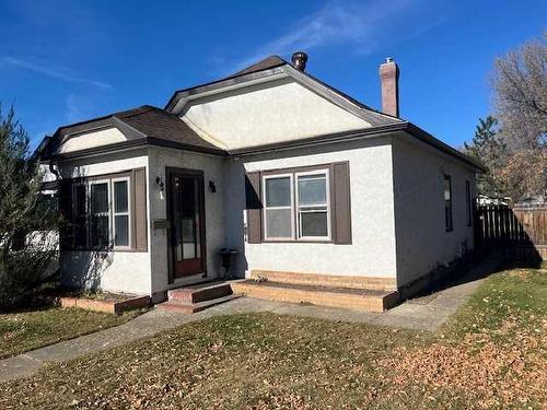 1018 Dominion Street Se, Medicine Hat, AB - Outdoor