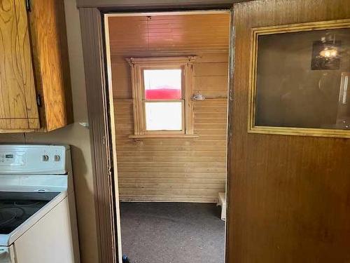 1018 Dominion Street Se, Medicine Hat, AB - Indoor Photo Showing Kitchen