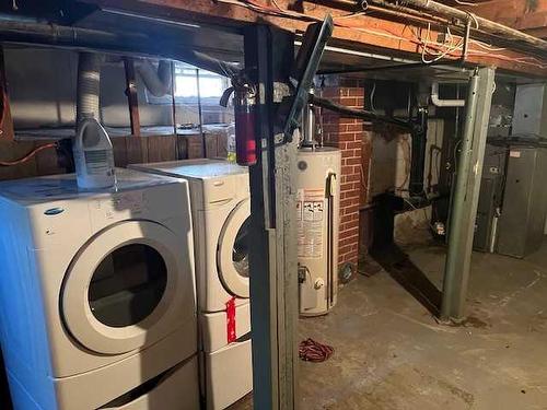 1018 Dominion Street Se, Medicine Hat, AB - Indoor Photo Showing Laundry Room