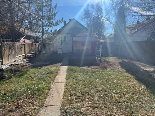 1018 Dominion Street Se, Medicine Hat, AB - Outdoor