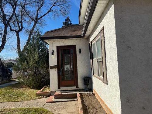 1018 Dominion Street Se, Medicine Hat, AB - Outdoor