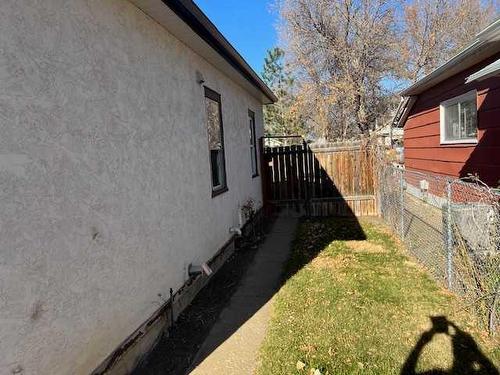 1018 Dominion Street Se, Medicine Hat, AB - Outdoor