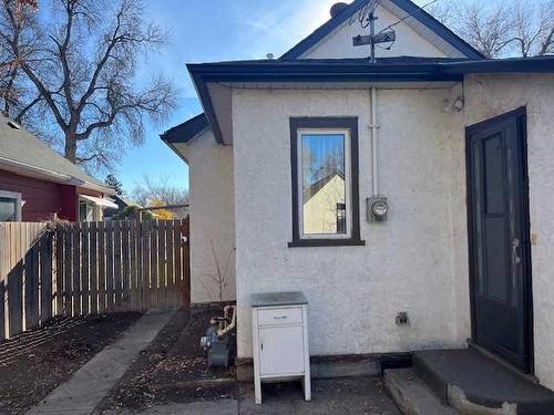 1018 Dominion Street Se, Medicine Hat, AB - Outdoor