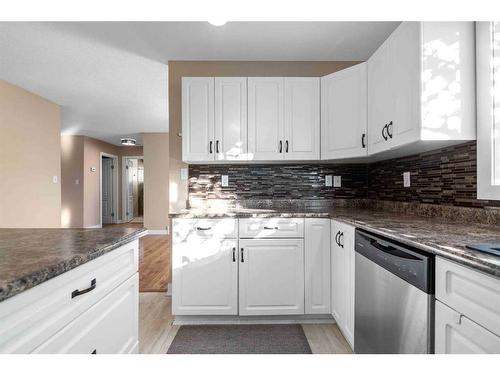 353 Woodman Avenue Se, Medicine Hat, AB - Indoor Photo Showing Kitchen With Upgraded Kitchen