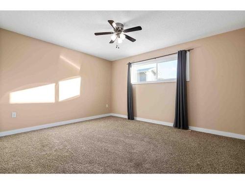 353 Woodman Avenue Se, Medicine Hat, AB - Indoor Photo Showing Other Room