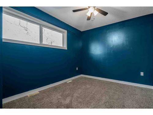 353 Woodman Avenue Se, Medicine Hat, AB - Indoor Photo Showing Other Room