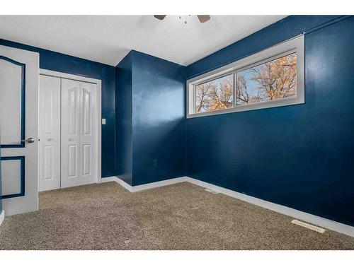 353 Woodman Avenue Se, Medicine Hat, AB - Indoor Photo Showing Other Room