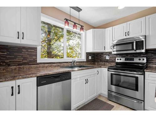 353 Woodman Avenue Se, Medicine Hat, AB - Indoor Photo Showing Kitchen With Double Sink