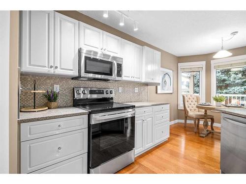 128 Preston Avenue Ne, Medicine Hat, AB - Indoor Photo Showing Kitchen With Upgraded Kitchen