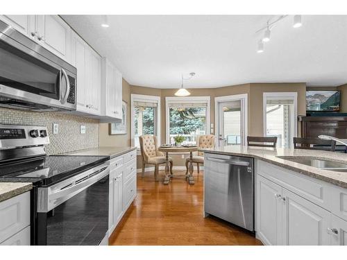 128 Preston Avenue Ne, Medicine Hat, AB - Indoor Photo Showing Kitchen With Upgraded Kitchen