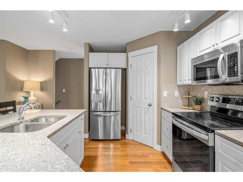 128 Preston Avenue Ne, Medicine Hat, AB - Indoor Photo Showing Kitchen With Double Sink With Upgraded Kitchen