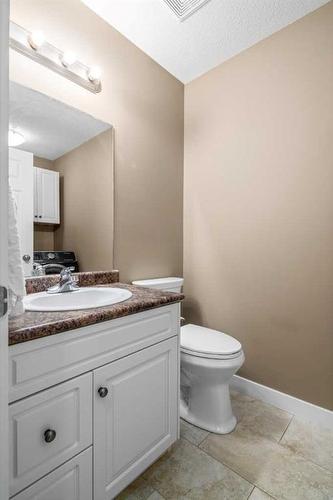 128 Preston Avenue Ne, Medicine Hat, AB - Indoor Photo Showing Bathroom