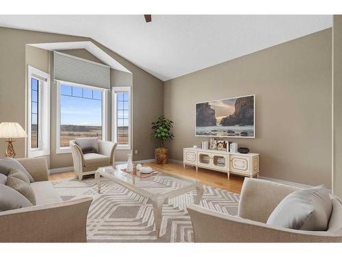 128 Preston Avenue Ne, Medicine Hat, AB - Indoor Photo Showing Living Room