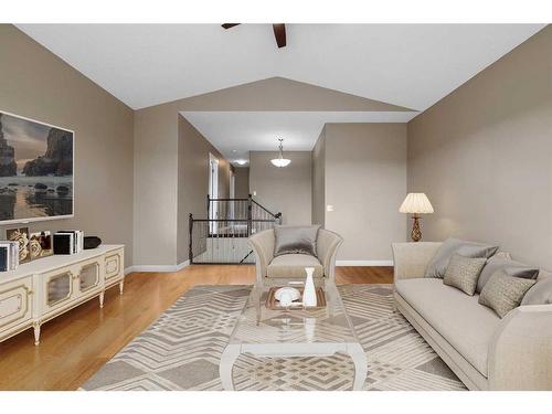 128 Preston Avenue Ne, Medicine Hat, AB - Indoor Photo Showing Living Room