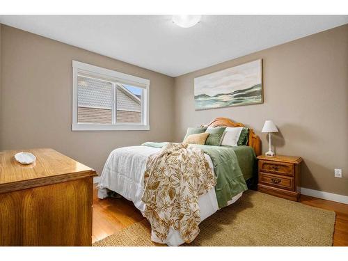 128 Preston Avenue Ne, Medicine Hat, AB - Indoor Photo Showing Bedroom