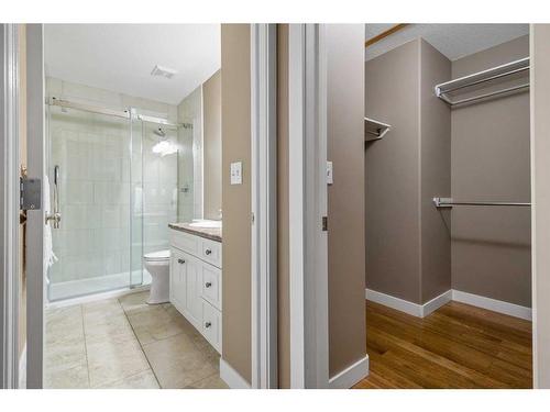 128 Preston Avenue Ne, Medicine Hat, AB - Indoor Photo Showing Bathroom