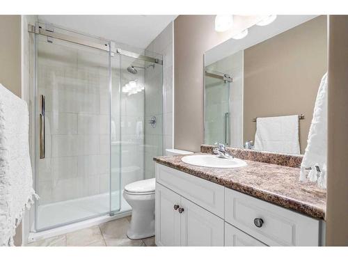 128 Preston Avenue Ne, Medicine Hat, AB - Indoor Photo Showing Bathroom