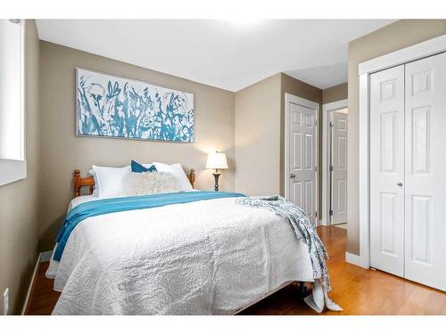 128 Preston Avenue Ne, Medicine Hat, AB - Indoor Photo Showing Bedroom