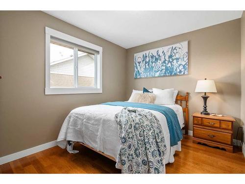 128 Preston Avenue Ne, Medicine Hat, AB - Indoor Photo Showing Bedroom